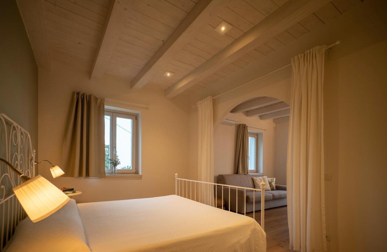 La Mascarana Apartment Lesa Room photo
