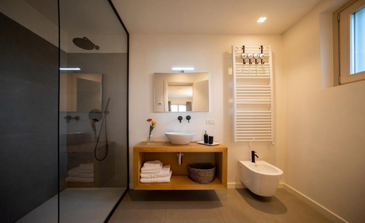 La Mascarana Apartment Lesa Room photo