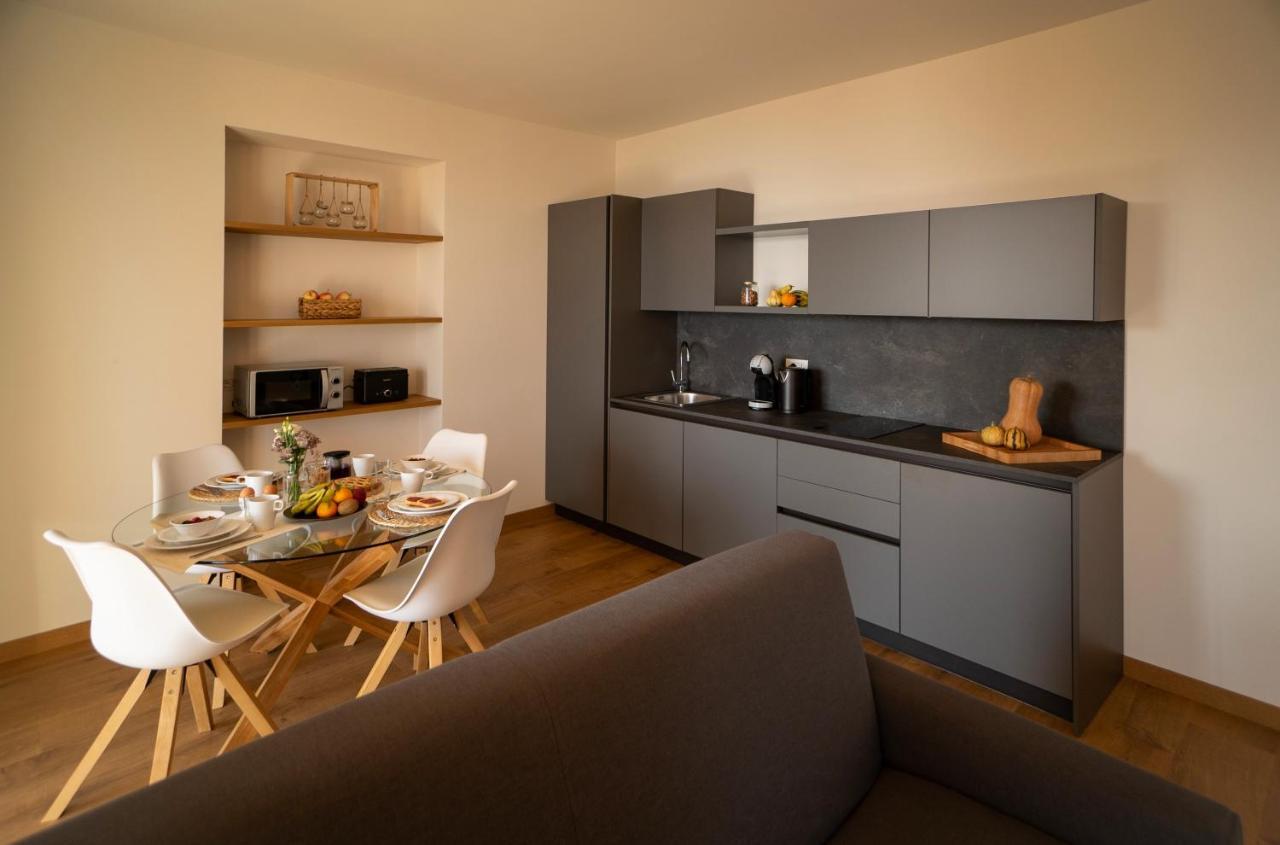 La Mascarana Apartment Lesa Room photo